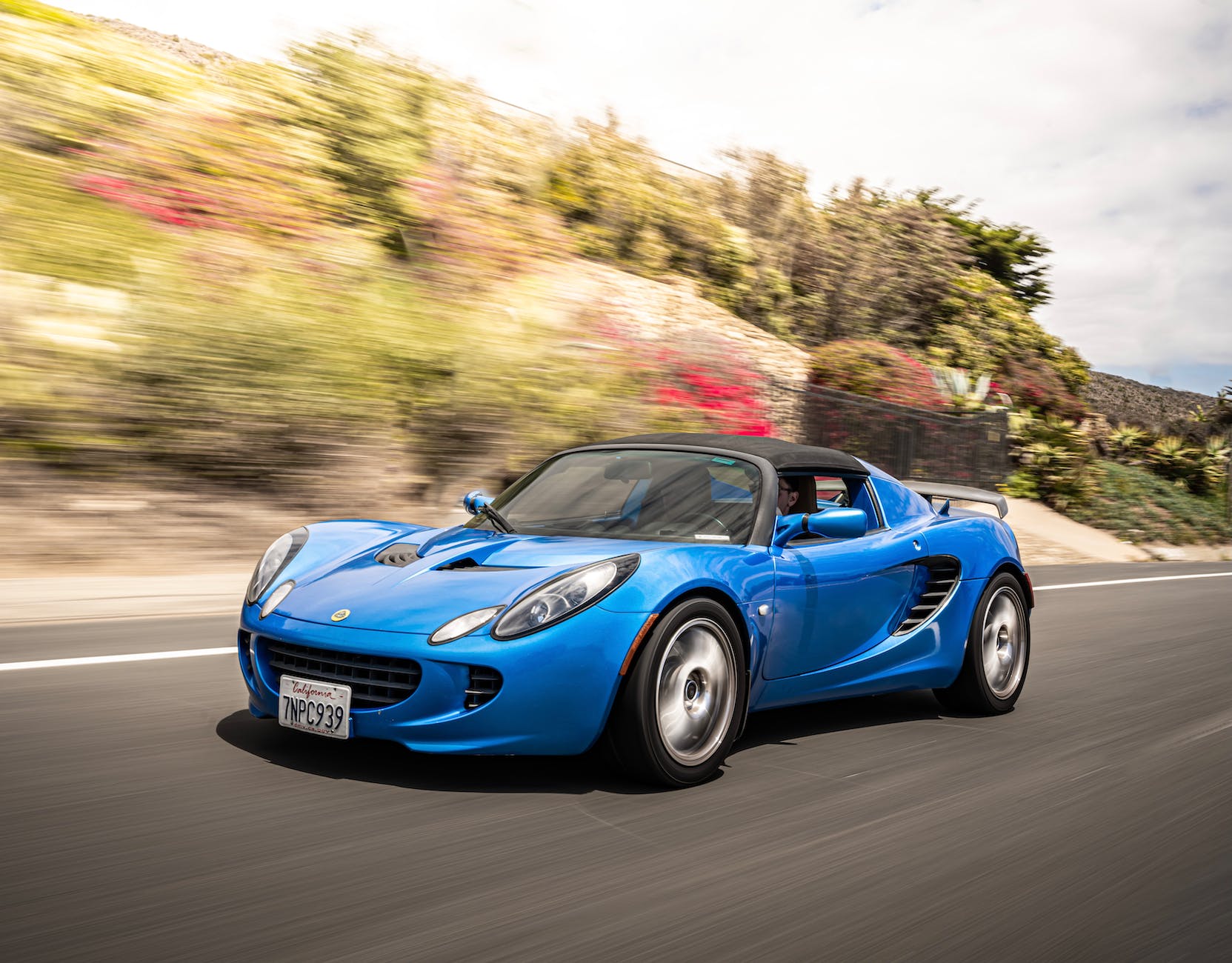 a blue lotus elise moving on the road